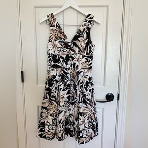 White House Black Market * SZ 4 * excellent condition * sleeveless pattern dress